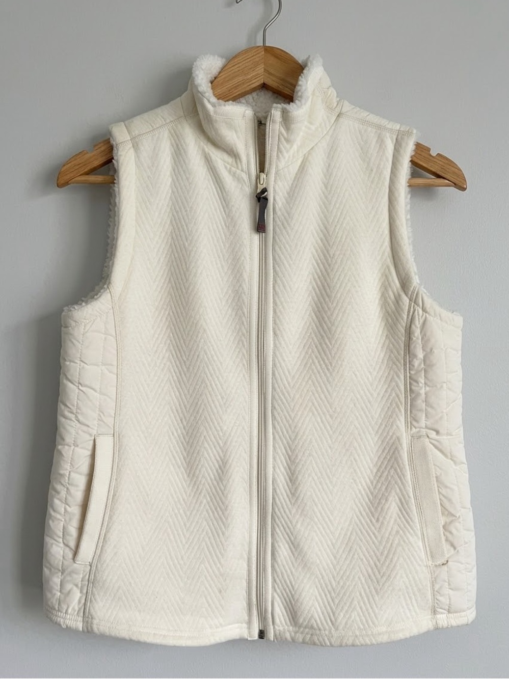 Talbot's Women's Chevron Quilted Fleece Zip-Front Vest Size M